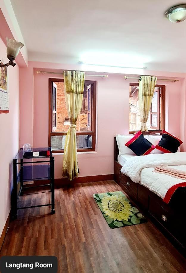 Annapurna Guest House And Rooftop Restaurant Bhaktapur Ngoại thất bức ảnh